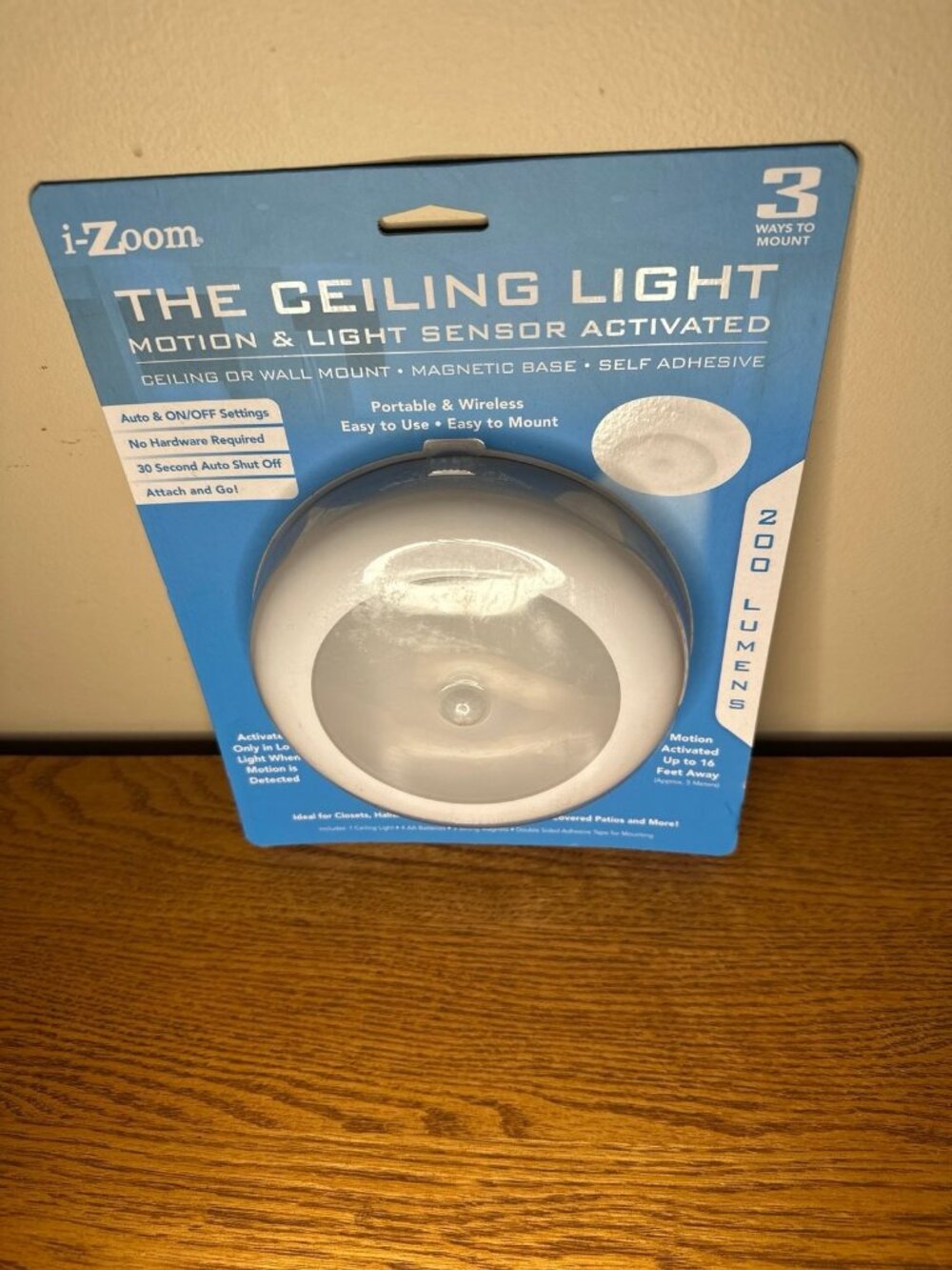 I ZOOM Ceiling or Wall Light motion activated NEW sealed